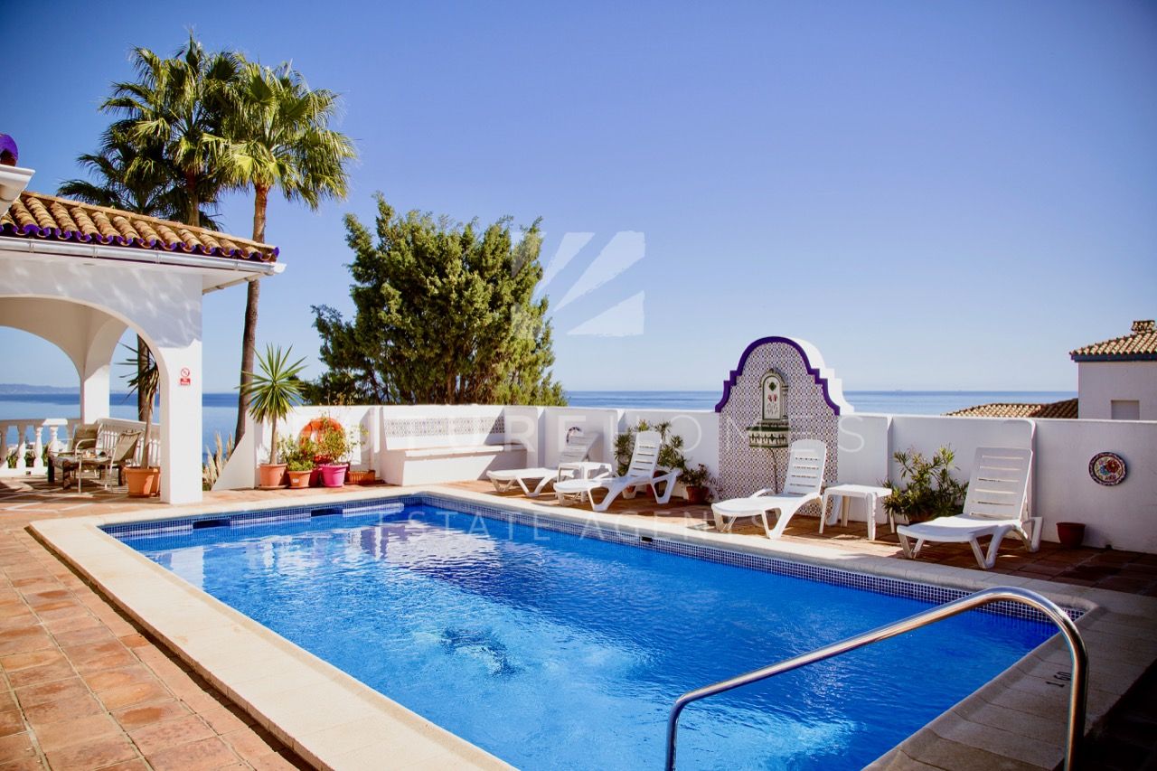 http://www.futurehomesspain.com/en-286-00348P_villa-buenas+noches-estepona.html