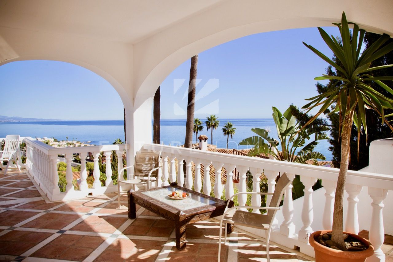 http://www.futurehomesspain.com/en-286-00348P_villa-buenas+noches-estepona.html
