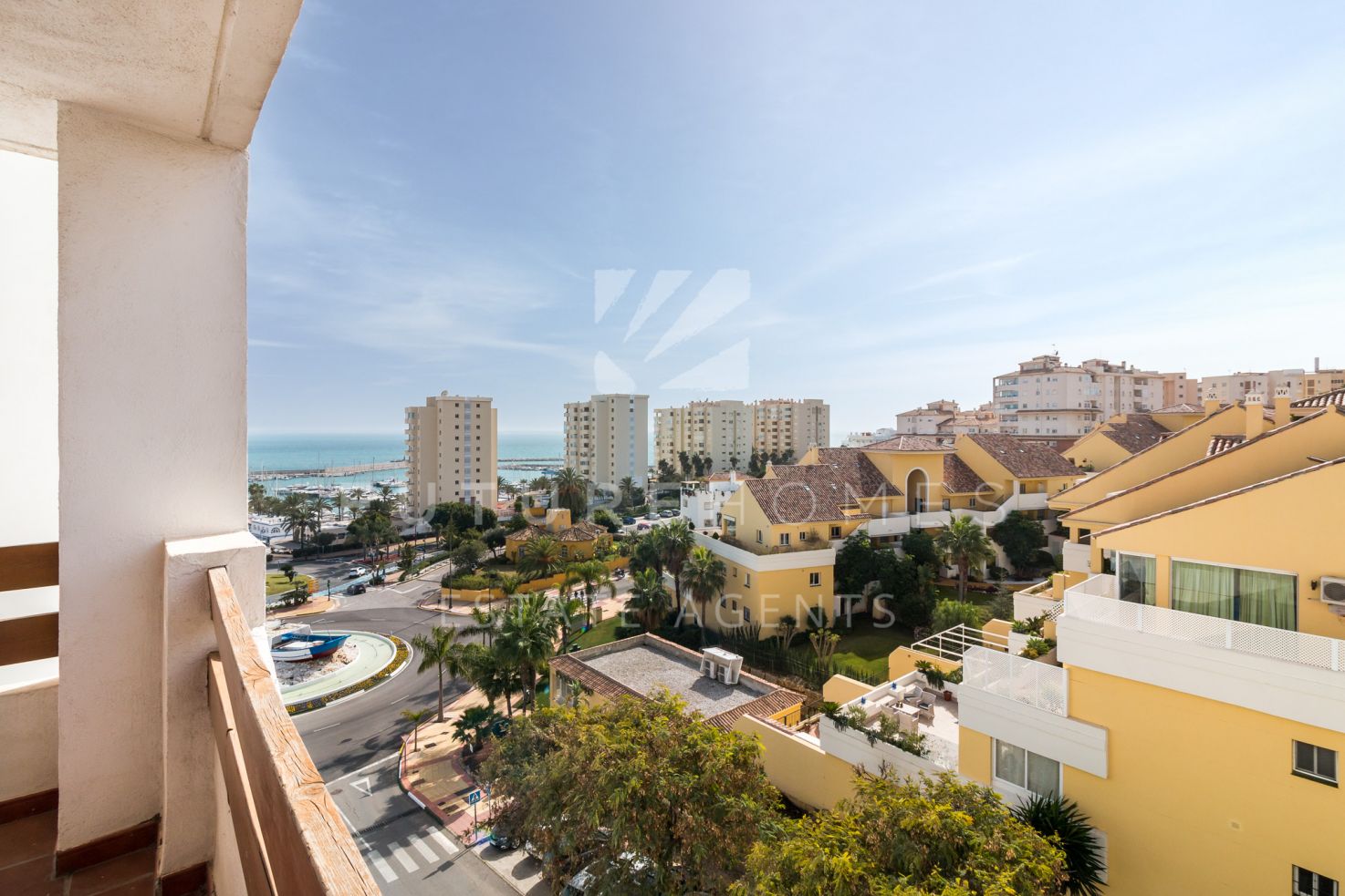 http://www.futurehomesspain.com/en-286-00346P_apartment-estepona+puerto-estepona.html