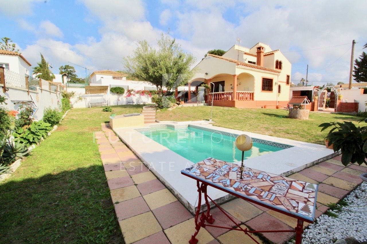 http://www.futurehomesspain.com/en-286-00362P_villa-don+pedro-estepona.html