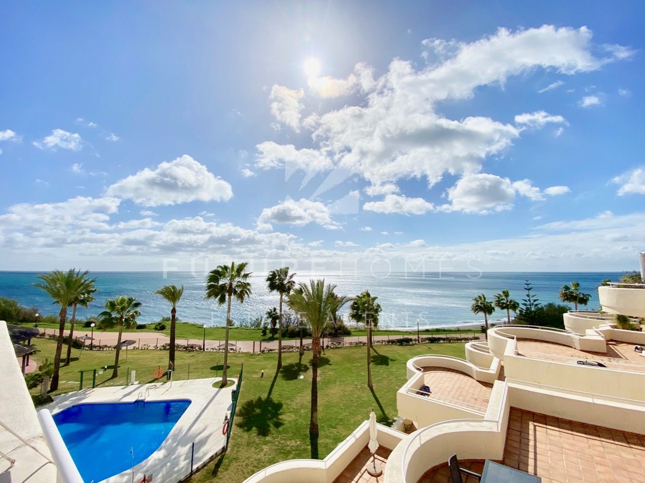 http://www.futurehomesspain.com/en-286-00364P_apartment-bermuda+beach-estepona.html