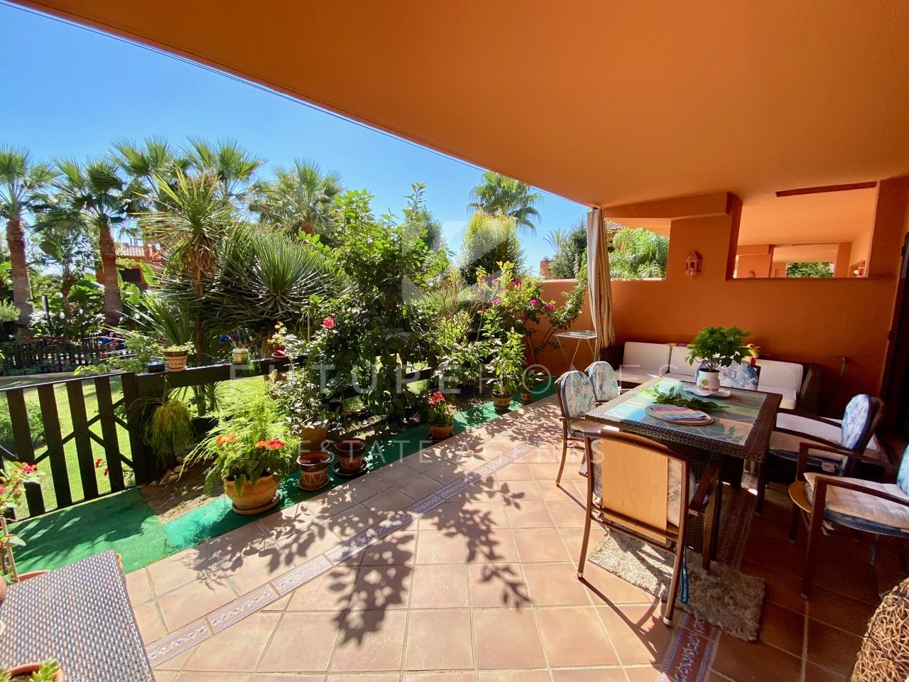http://www.futurehomesspain.com/en-286-00385P_apartment-estepona.html