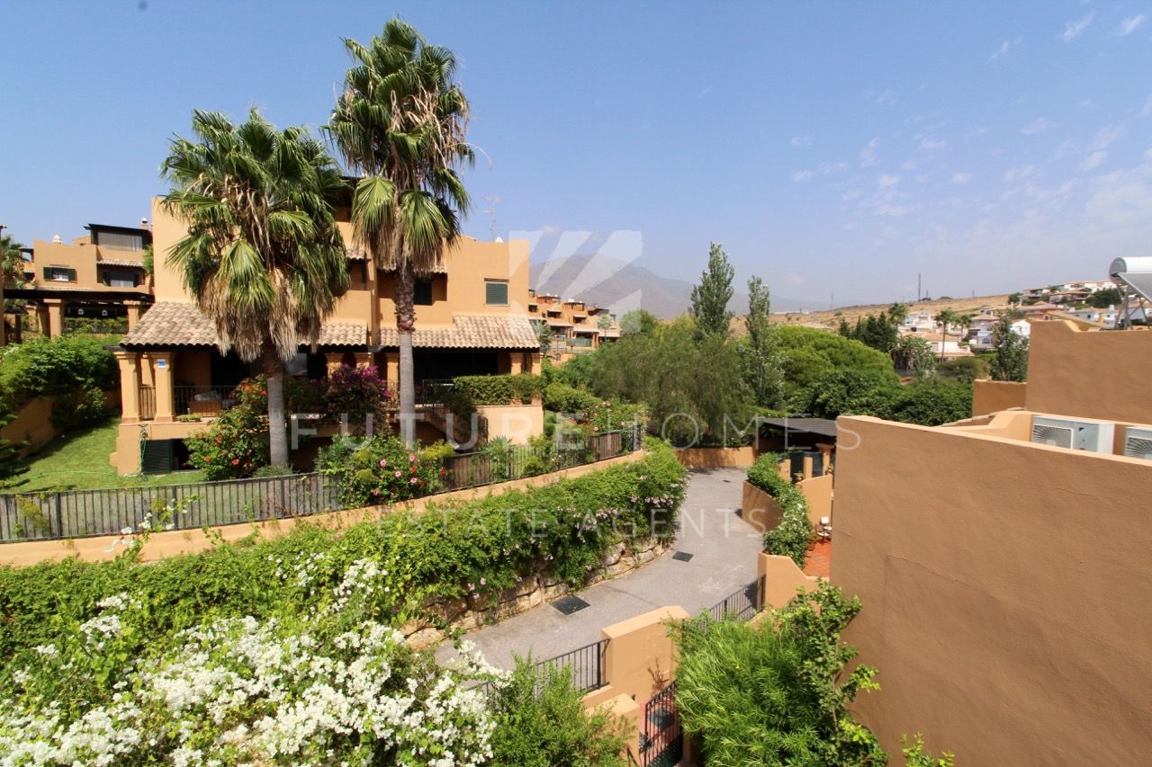 http://www.futurehomesspain.com/en-286-00253P_town+house-estepona.html