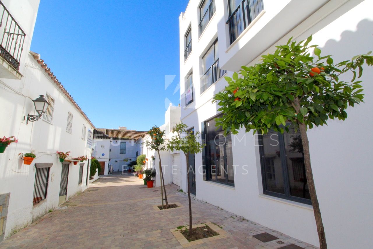 http://www.futurehomesspain.com/en-286-00284P_apartment-estepona+centro-estepona.html