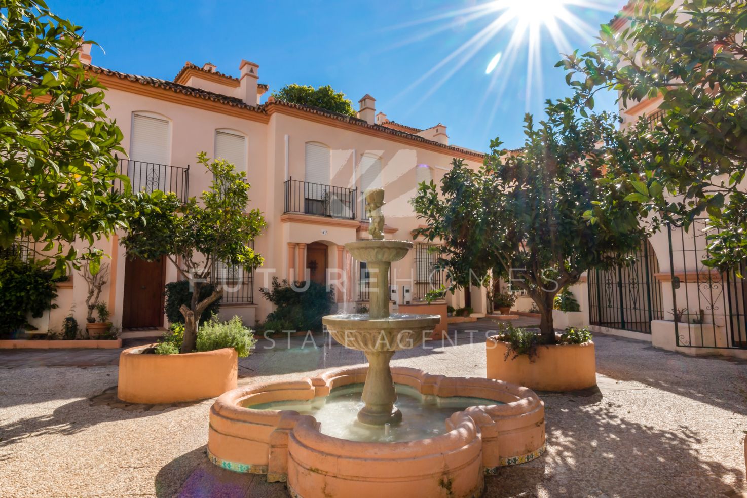 http://www.futurehomesspain.com/en-286-00205P_town+house-estepona+puerto-estepona.html