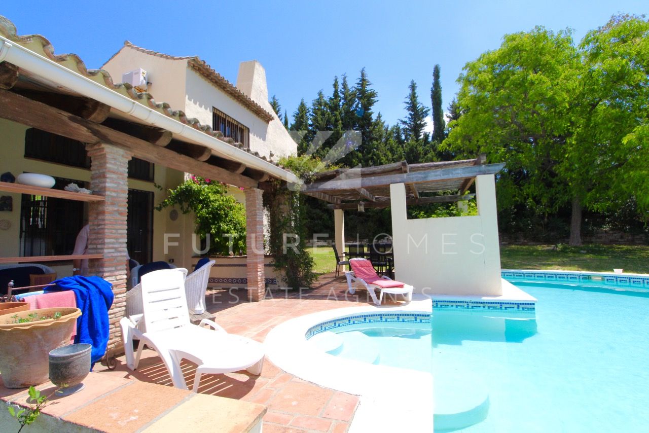 http://www.futurehomesspain.com/en-286-00228P_villa-estepona.html