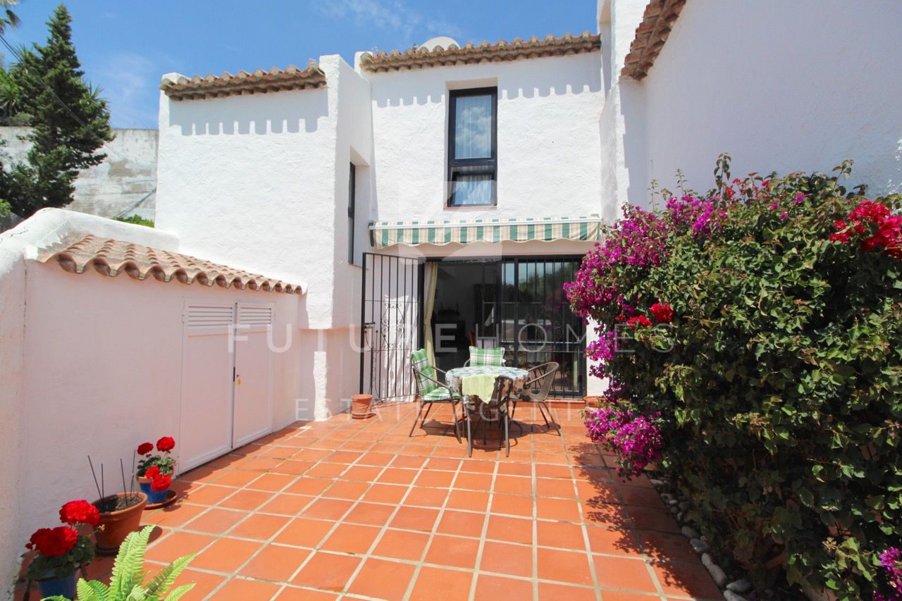 http://www.futurehomesspain.com/en-286-00222P_semi+detached+house-bahia+dorada-estepona.html