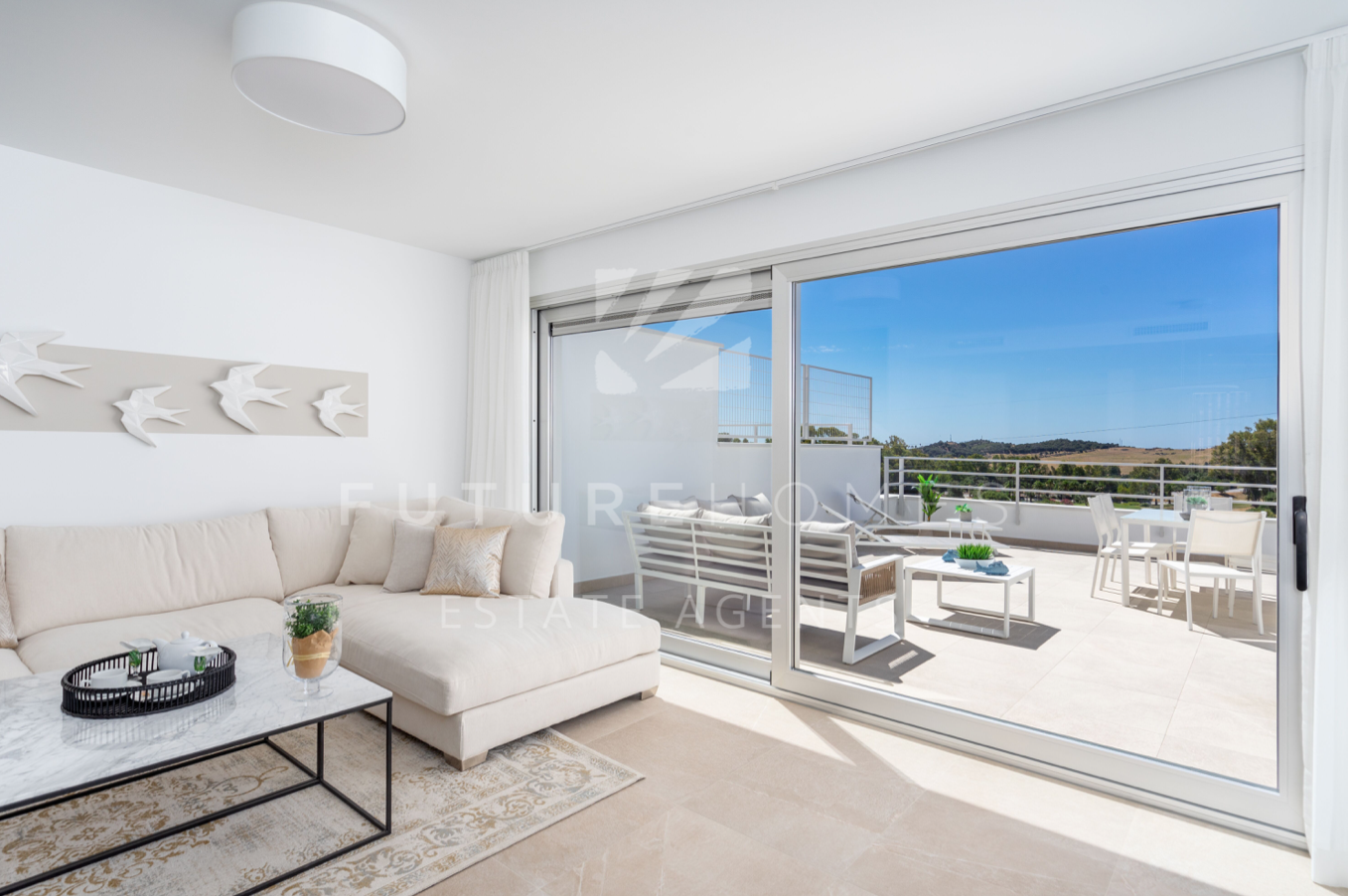 Modern townhouses on front line golf just ten minutes from Estepona