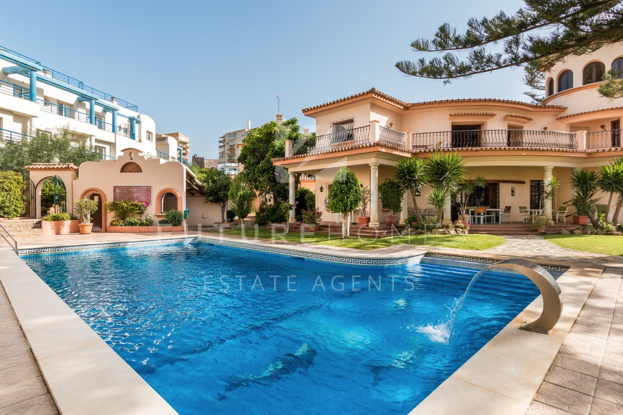 http://www.futurehomesspain.com/en-286-00272P_town+house-estepona+puerto-estepona.html
