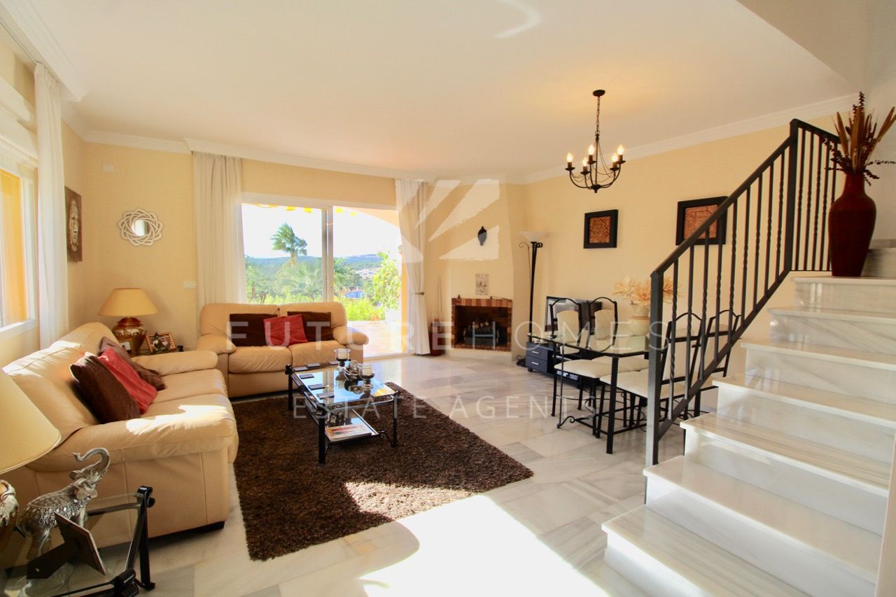 http://www.futurehomesspain.com/en-286-00270P_town+house-don+pedro-estepona.html