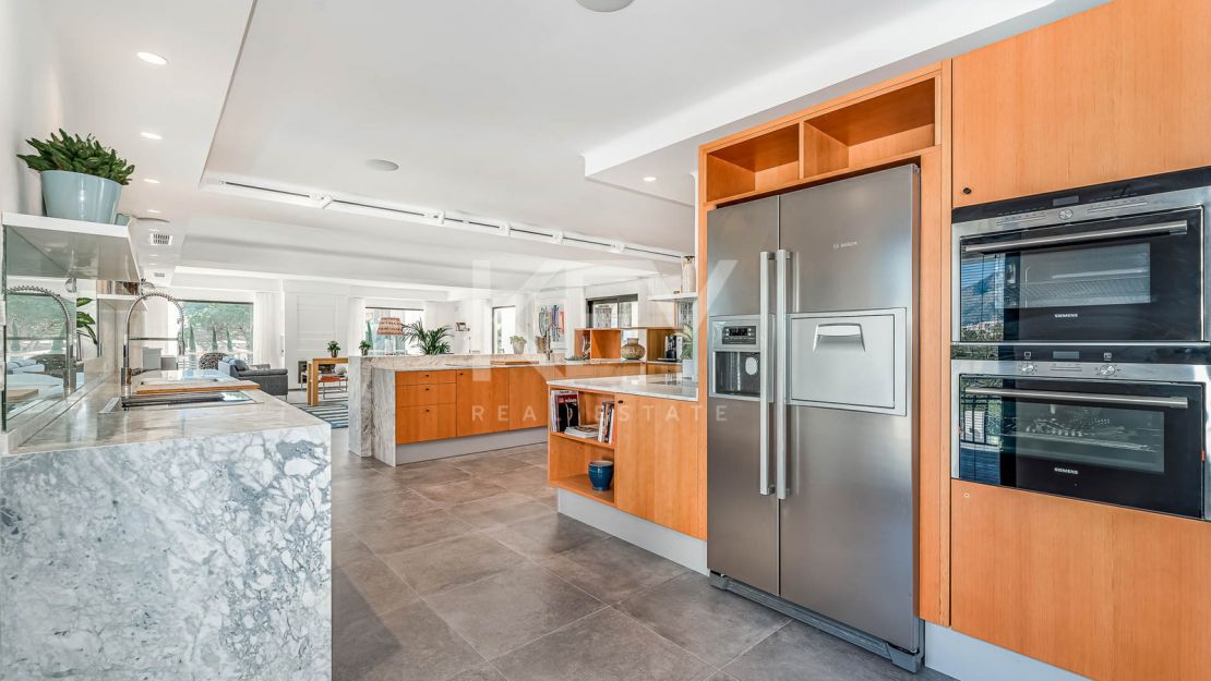 Villa Breathe: contemporary Villa for short-term rental in Las Brisas Golf, Nueva Andalucia