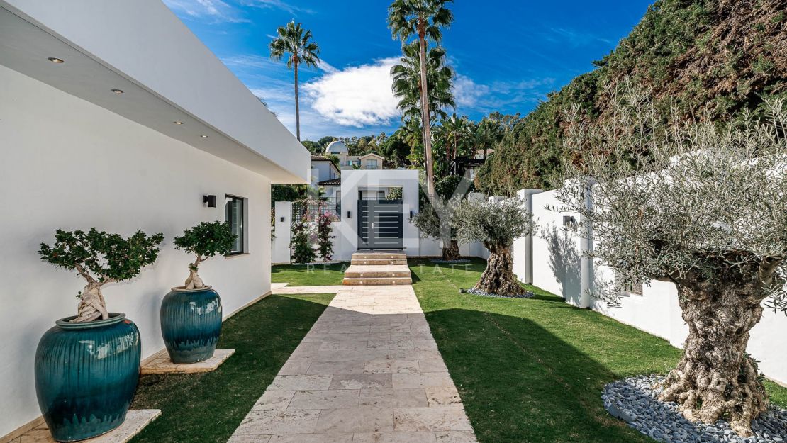 Villa Breathe: contemporary Villa for short-term rental in Las Brisas Golf, Nueva Andalucia