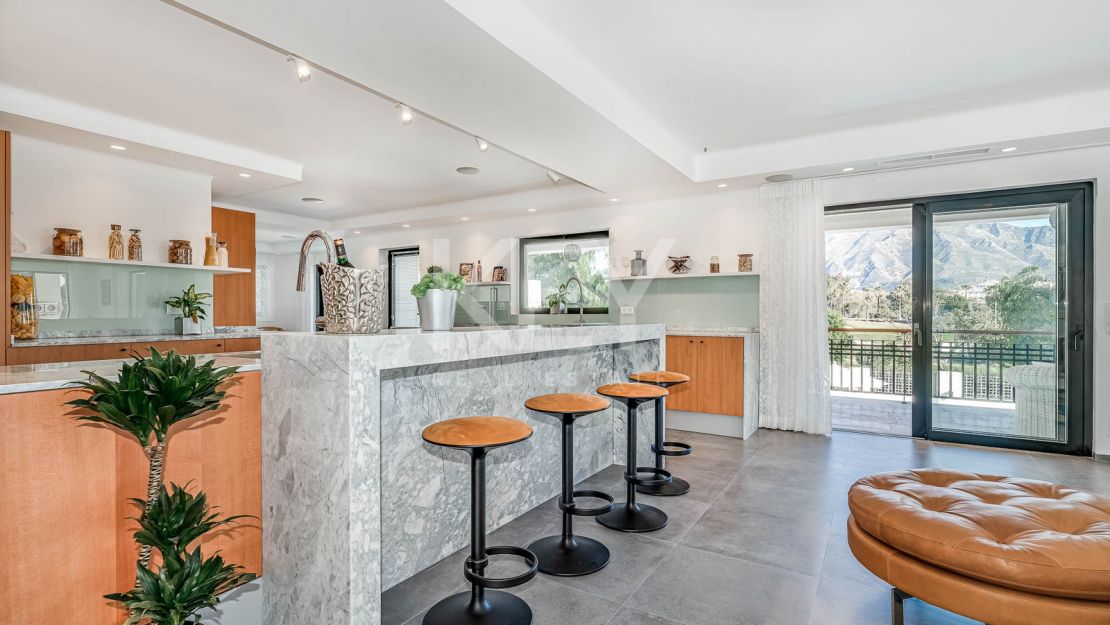 Villa Breathe: contemporary Villa for short-term rental in Las Brisas Golf, Nueva Andalucia