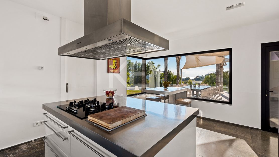 Luxury and modern villa for short rent in La Alqueria, Benahavis