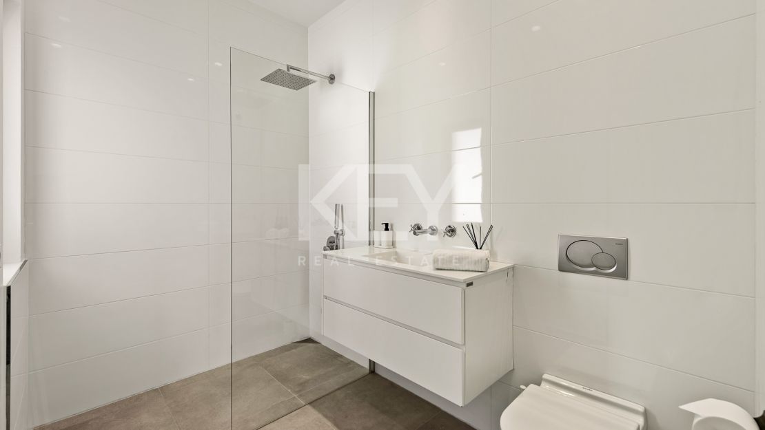 Luxury and modern villa for short rent in La Alqueria, Benahavis