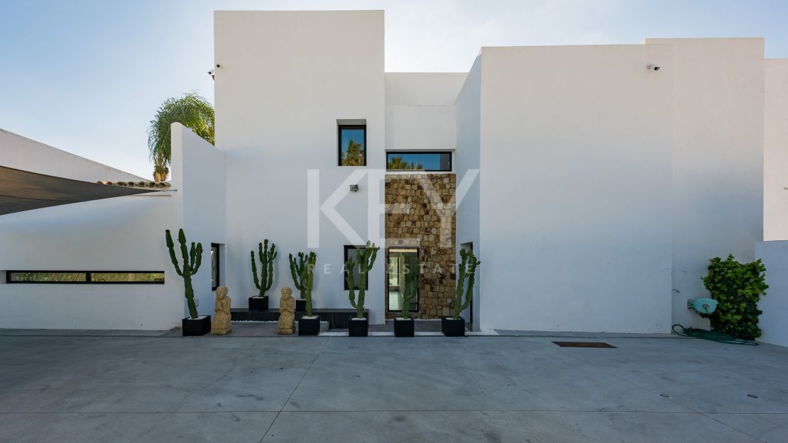 Luxury and modern villa for short rent in La Alqueria, Benahavis