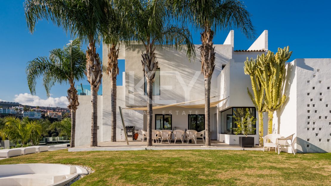 Luxury and modern villa for short rent in La Alqueria, Benahavis