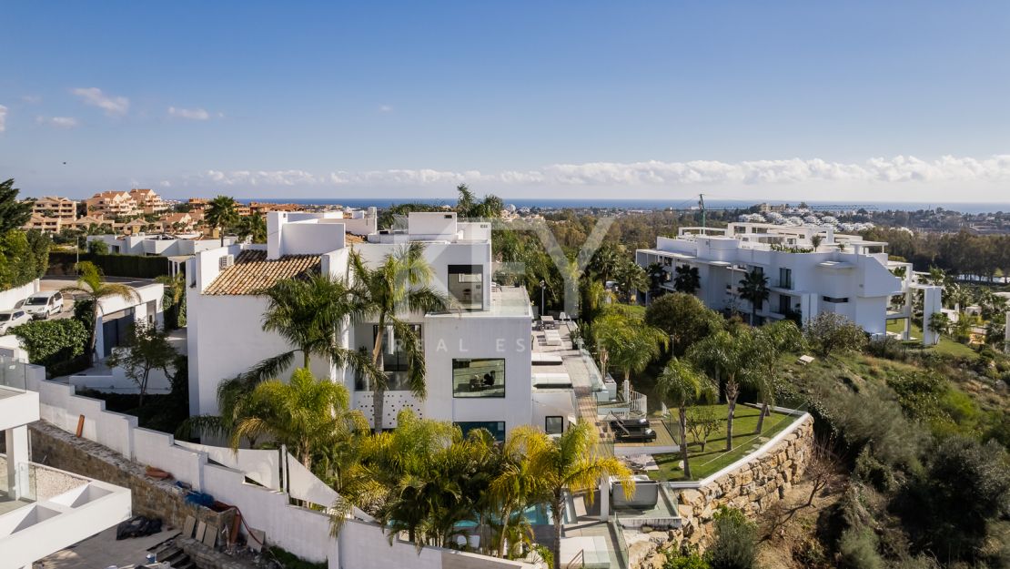 Luxury and modern villa for short rent in La Alqueria, Benahavis