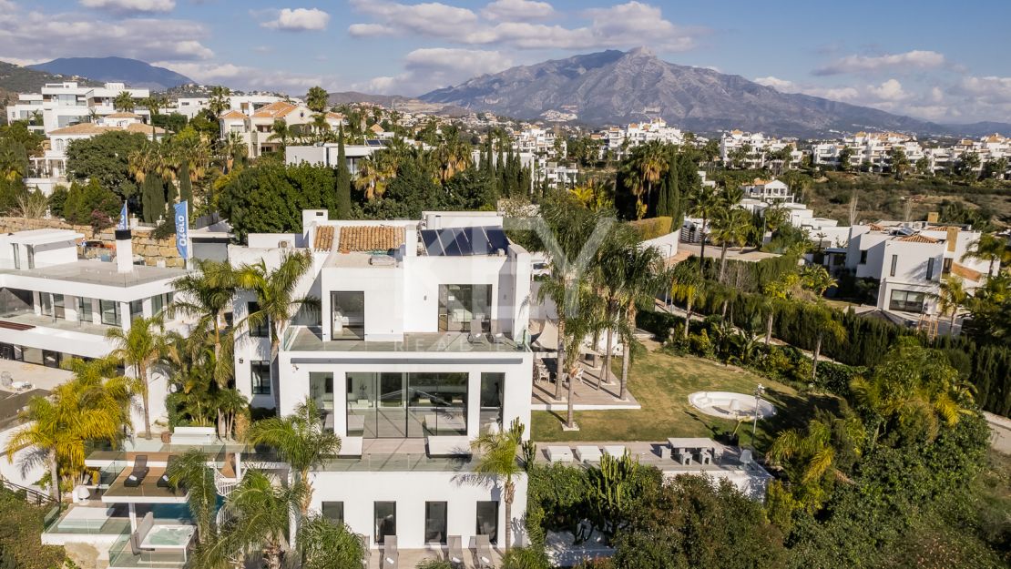 Luxury and modern villa for short rent in La Alqueria, Benahavis