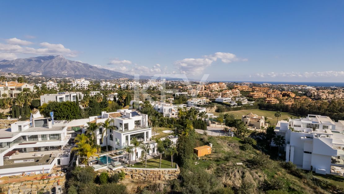Luxury and modern villa for short rent in La Alqueria, Benahavis