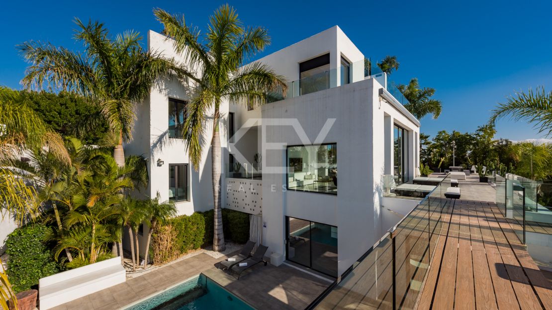 Luxury and modern villa for short rent in La Alqueria, Benahavis