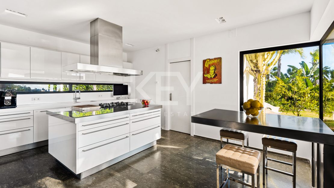 Luxury and modern villa for short rent in La Alqueria, Benahavis