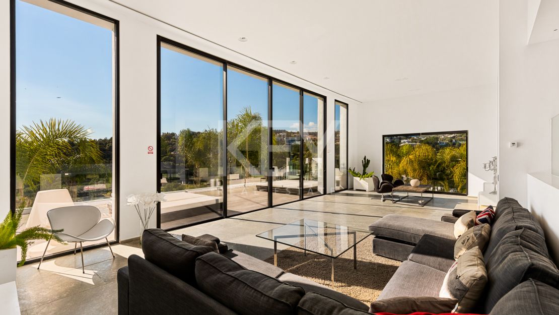 Luxury and modern villa for short rent in La Alqueria, Benahavis