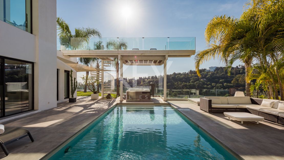 Luxury and modern villa for short rent in La Alqueria, Benahavis