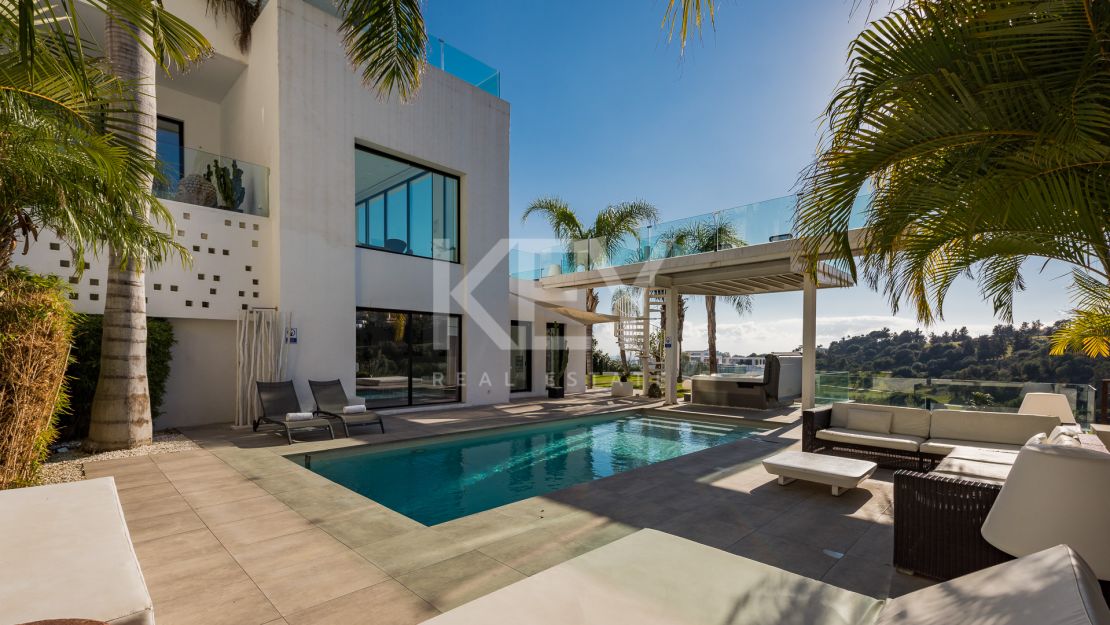 Luxury and modern villa for short rent in La Alqueria, Benahavis