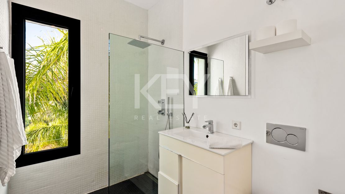 Luxury and modern villa for short rent in La Alqueria, Benahavis