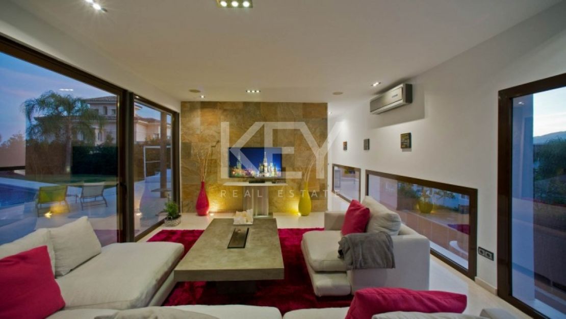 Villa Twilight: Modern and Spacious Villa for Holiday Rentals in Nueva Andalucia, Marbella