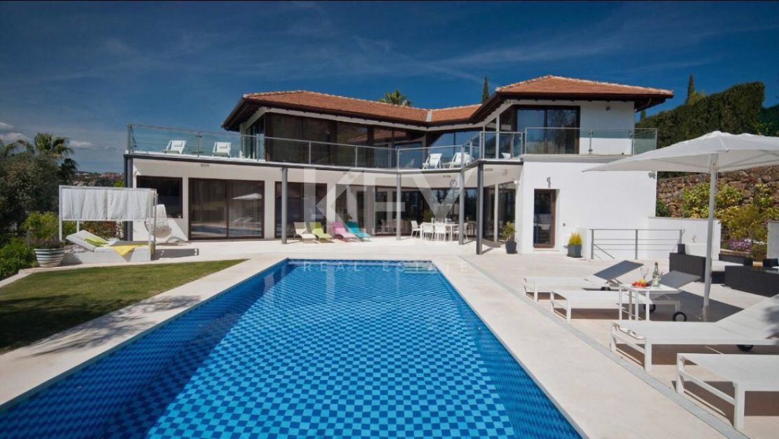 Villa Twilight: Modern and Spacious Villa for Holiday Rentals in Nueva Andalucia, Marbella