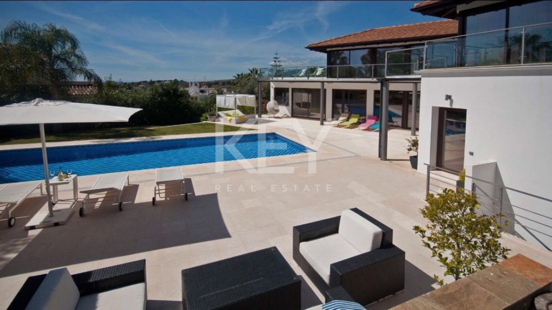 Villa Twilight: Modern and Spacious Villa for Holiday Rentals in Nueva Andalucia, Marbella