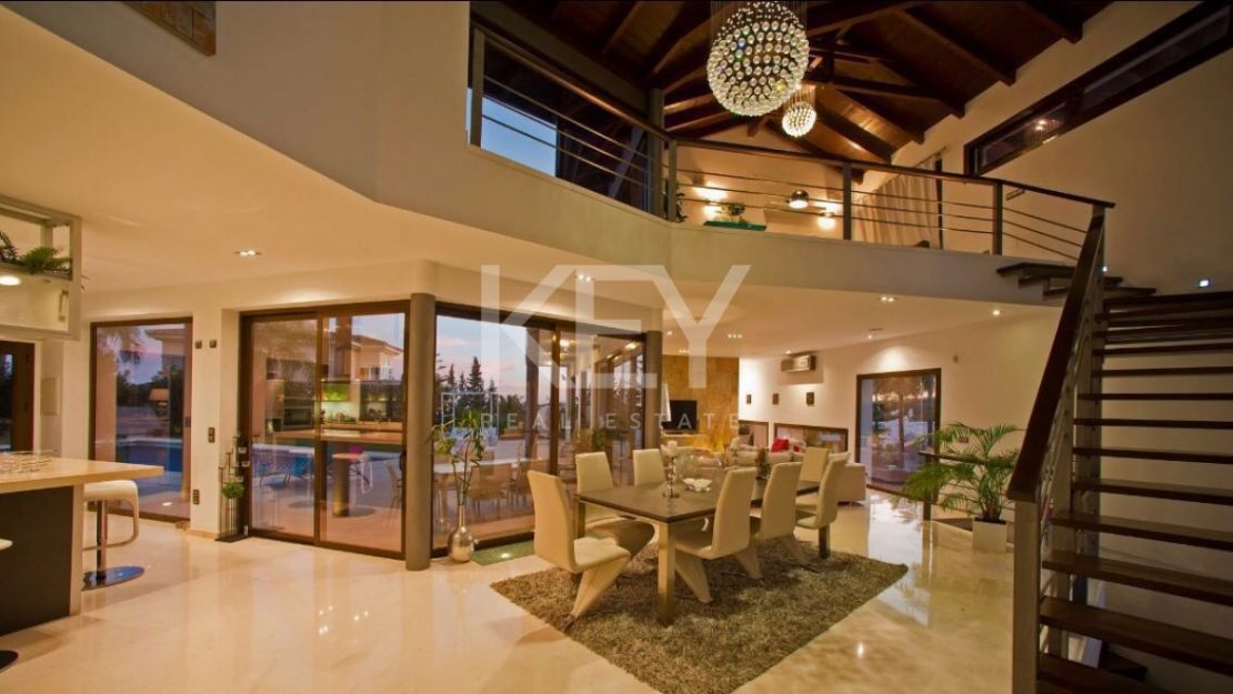 Villa Twilight: Modern and Spacious Villa for Holiday Rentals in Nueva Andalucia, Marbella