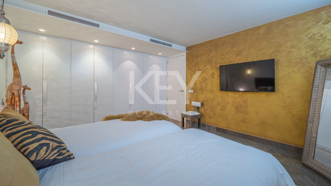 Villa The Mile: Modern Villa for sale and rent in Golden Mile, Marbella