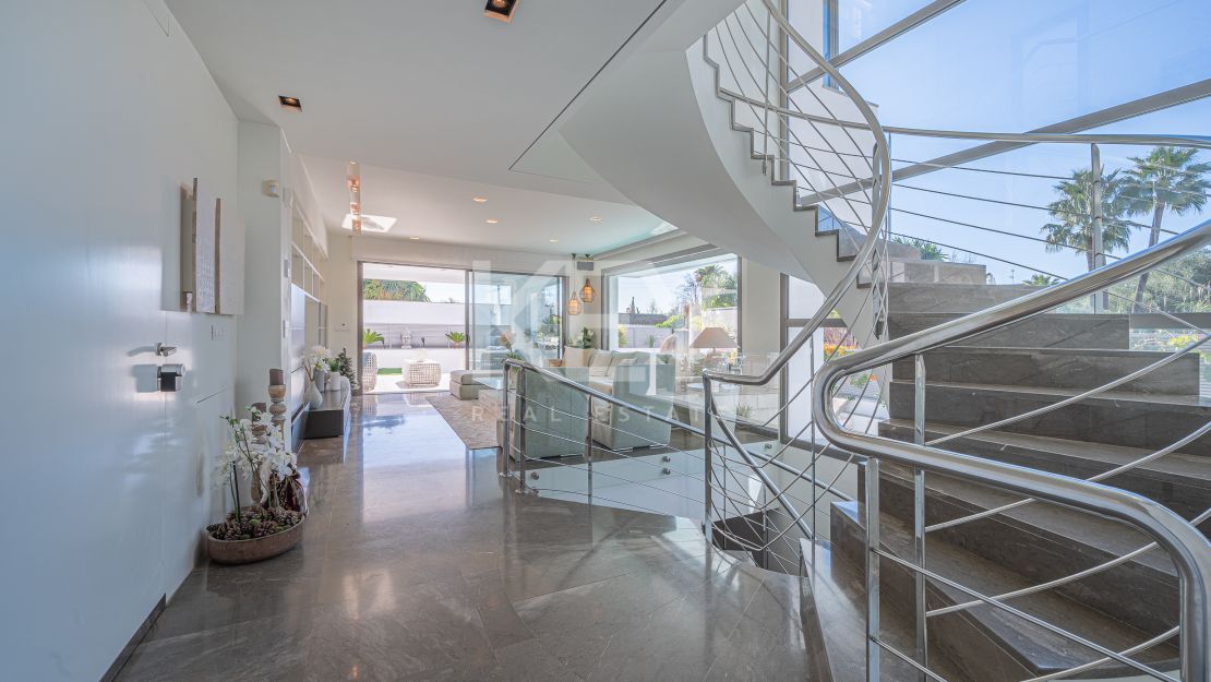 Villa The Mile: Modern Villa for sale and rent in Golden Mile, Marbella