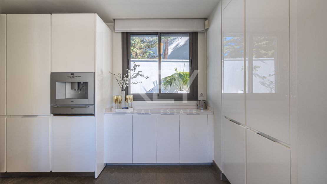 Villa The Mile: Modern Villa for sale and rent in Golden Mile, Marbella