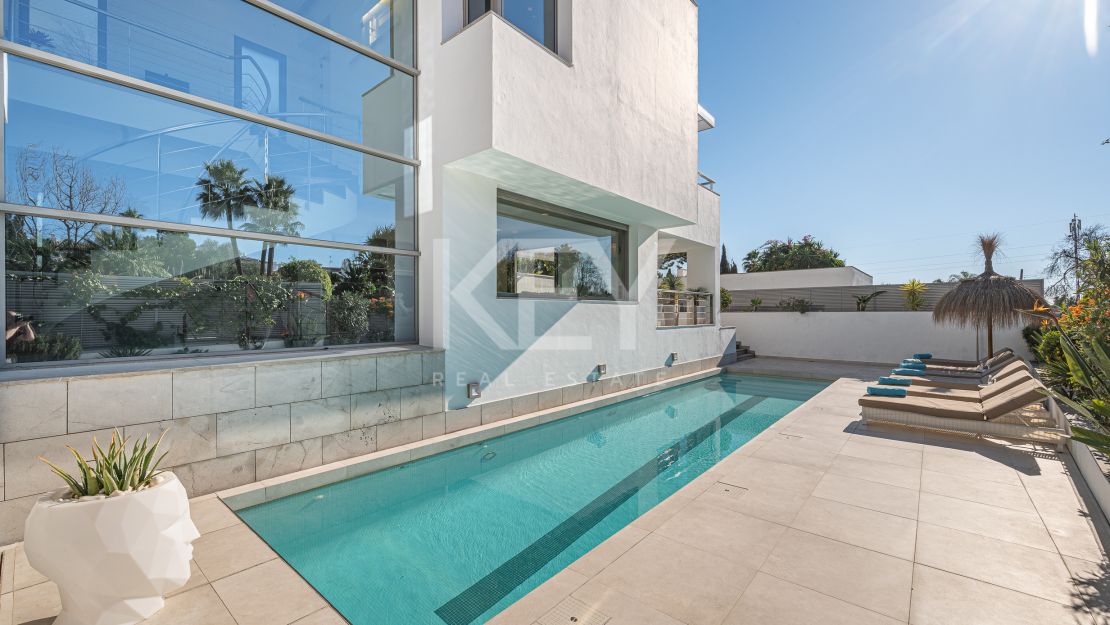 Villa The Mile: Modern Villa for sale and rent in Golden Mile, Marbella