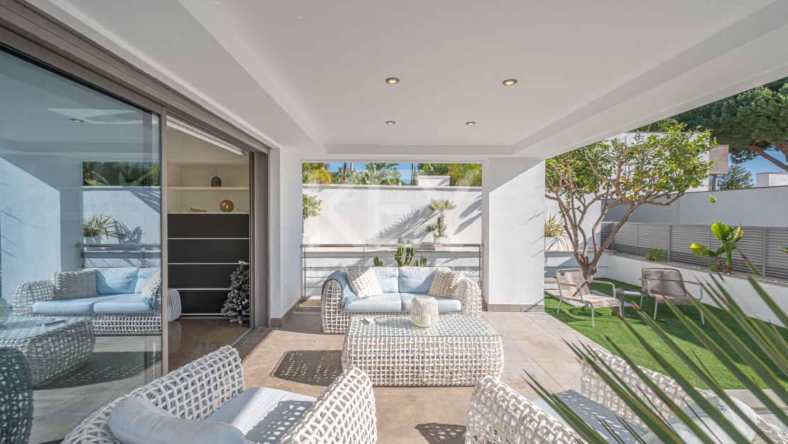 Villa The Mile: Modern Villa for sale and rent in Golden Mile, Marbella