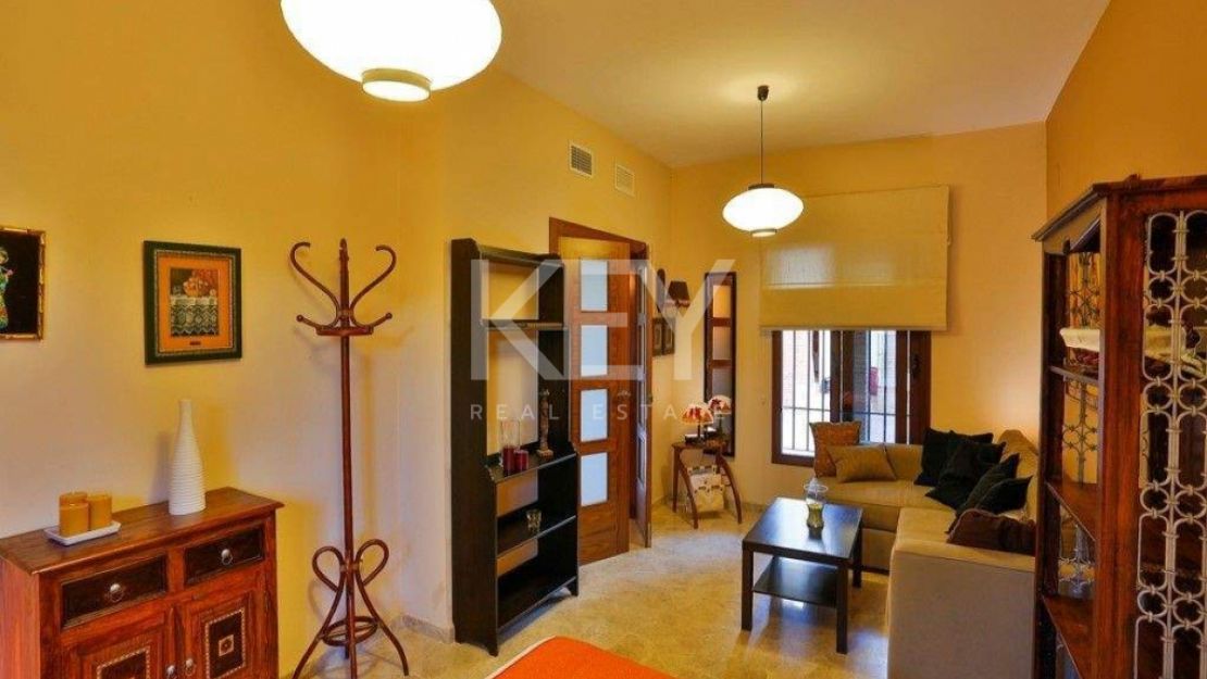 Villa Yellow: spacious retreat for large groups in Casablanca Beach, Marbella