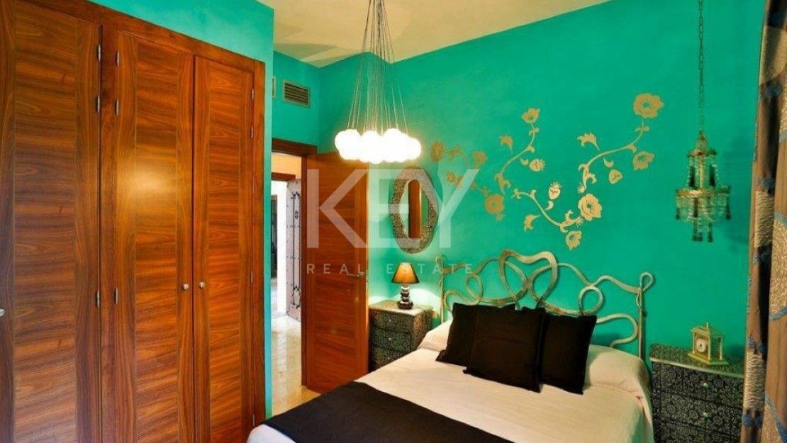 Villa Yellow: spacious retreat for large groups in Casablanca Beach, Marbella