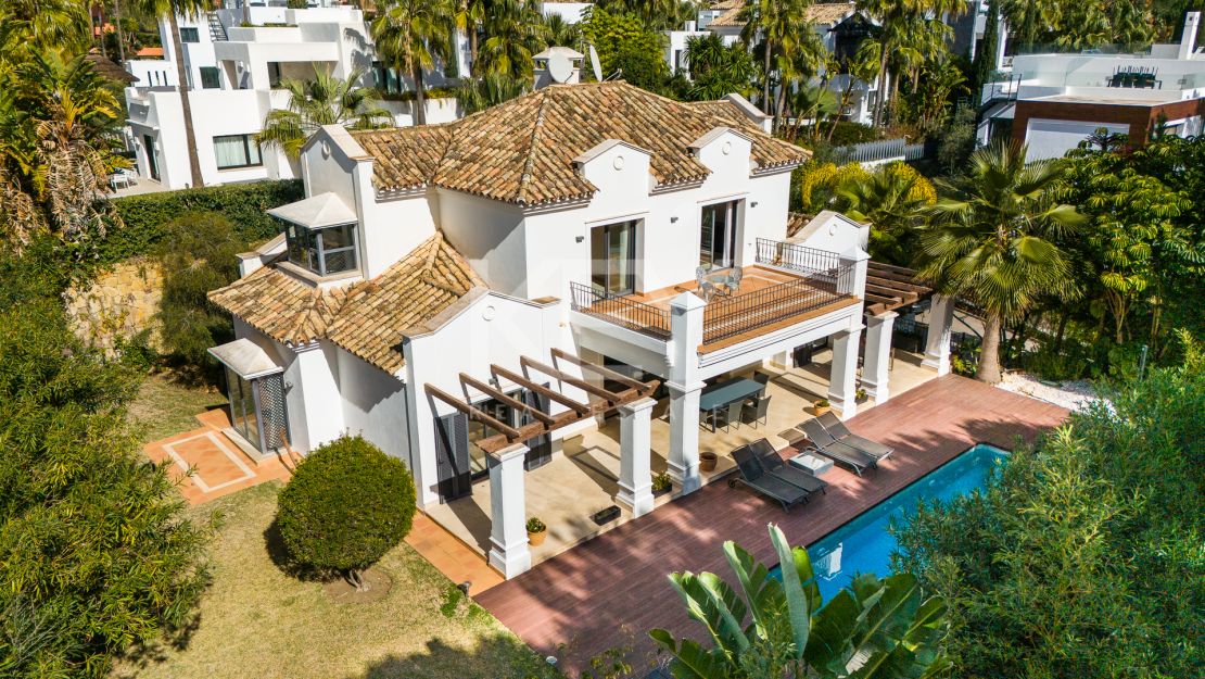 Modern villa in Altos de Puente Romano, Golden Mile