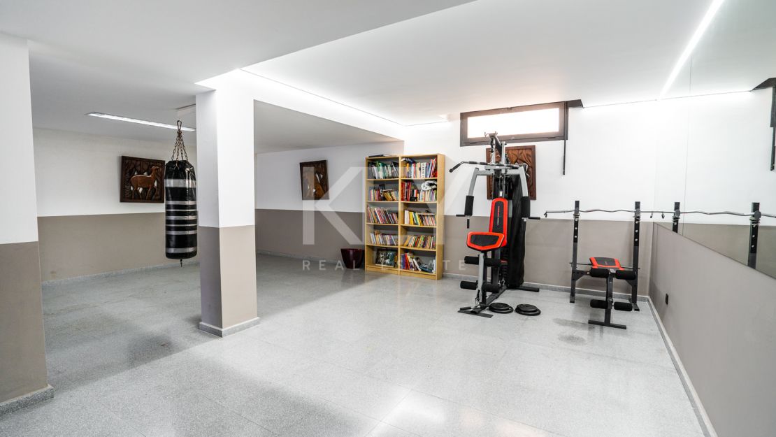 Modern villa in Altos de Puente Romano, Golden Mile