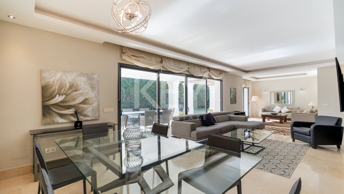 Modern villa in Altos de Puente Romano, Golden Mile