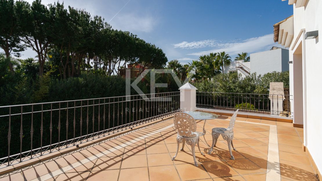 Modern villa in Altos de Puente Romano, Golden Mile
