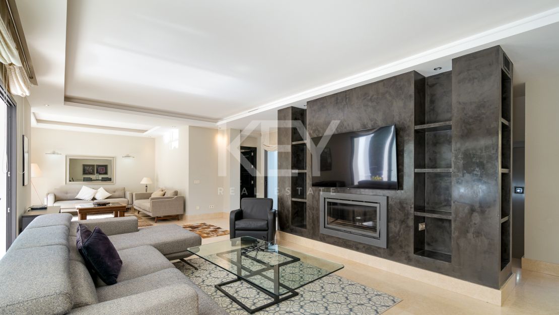 Modern villa in Altos de Puente Romano, Golden Mile