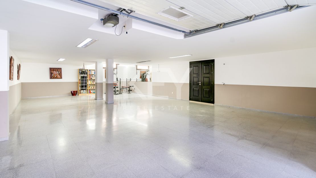 Modern villa in Altos de Puente Romano, Golden Mile