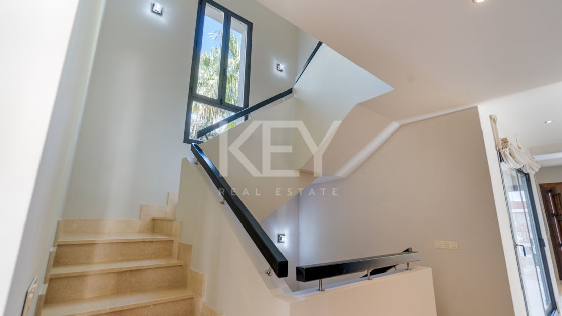 Modern villa in Altos de Puente Romano, Golden Mile