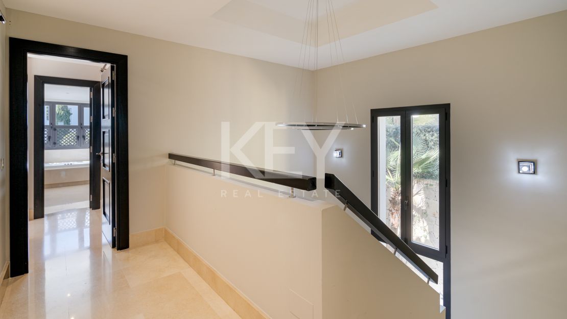 Modern villa in Altos de Puente Romano, Golden Mile