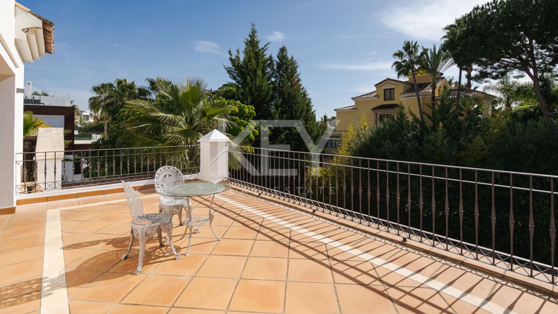 Modern villa in Altos de Puente Romano, Golden Mile